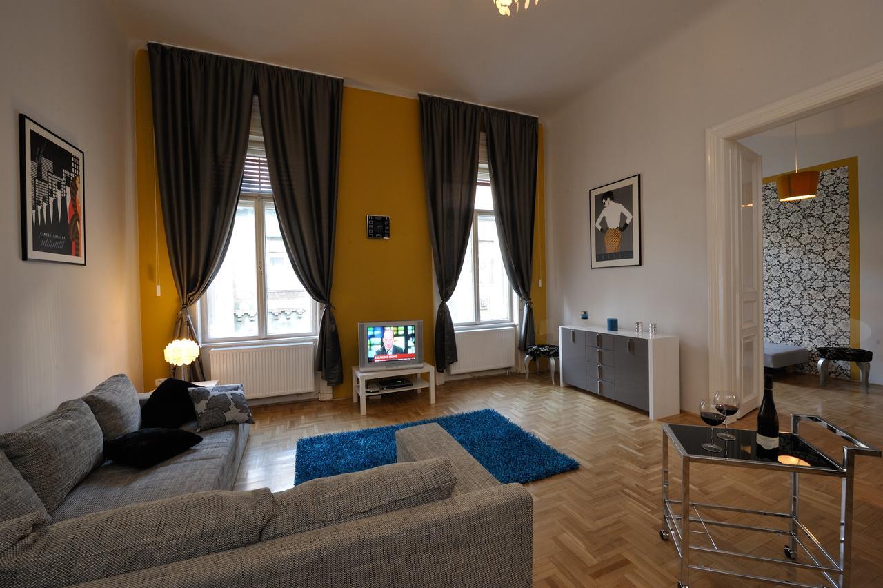 International Apartments Budapest Bagian luar foto