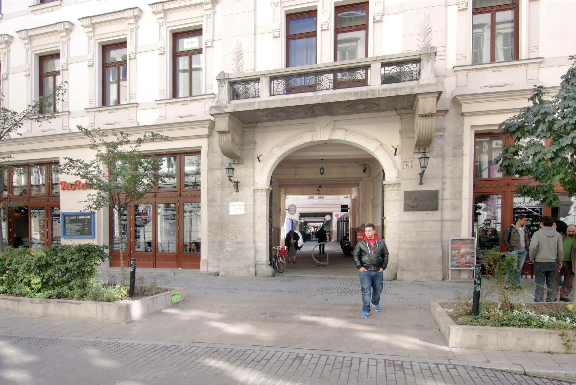 International Apartments Budapest Bagian luar foto